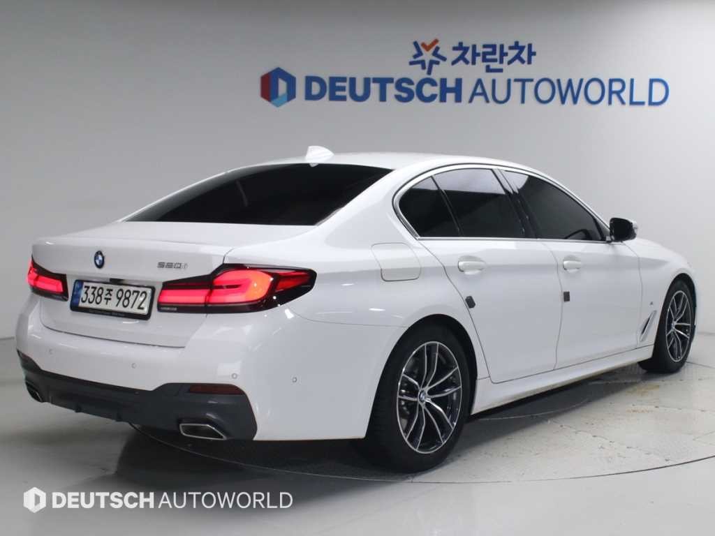 BMW 5시리즈 5시리즈 (G30) 520i M 스포츠 이미지 2