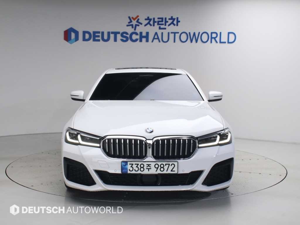 BMW 5시리즈 5시리즈 (G30) 520i M 스포츠 이미지 3