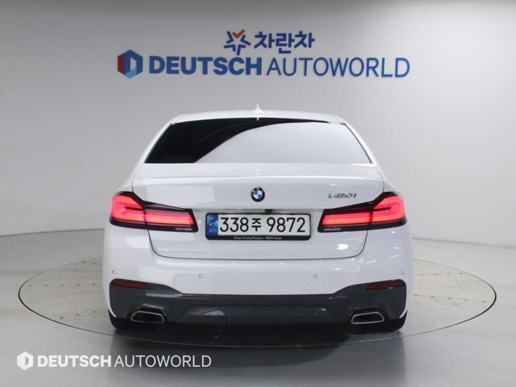 BMW 5시리즈 5시리즈 (G30) 520i M 스포츠 이미지 4