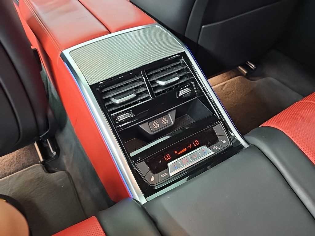 BMW 8시리즈 8시리즈 (G15) 840i xDrive M 스포츠 그란쿠페 이미지 13