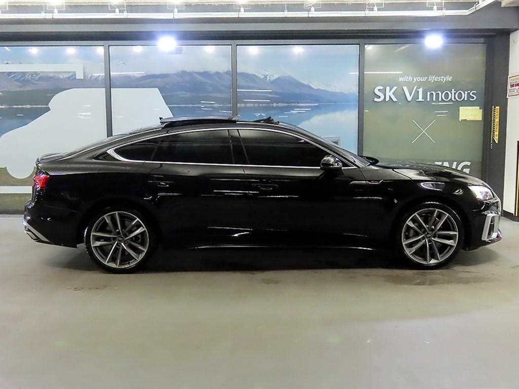 아우디 A5 A5 (F5) 45 TFSI 콰트로 프리미엄 스포트백 이미지 3