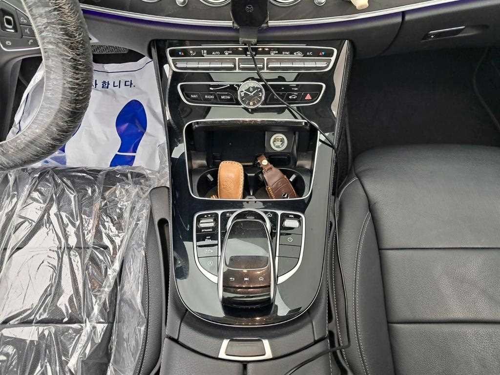 벤츠 E 클래스 E-클래스 W213 E200 아방가르드 이미지 15