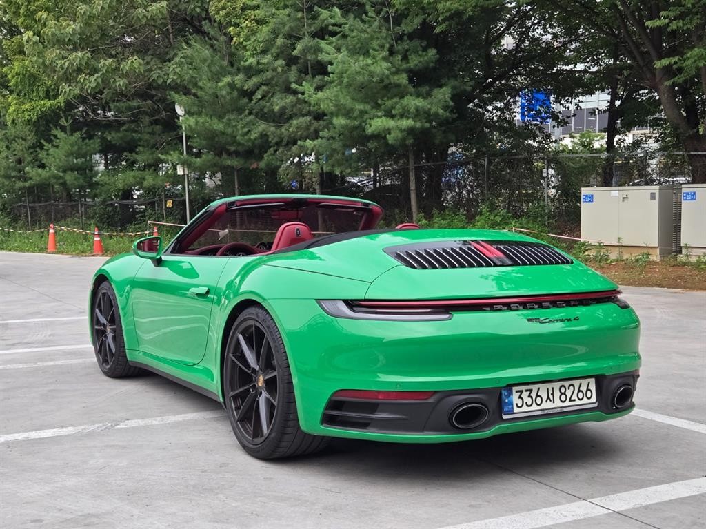 포르쉐 911 911(992) 카레라 4 카브리올레 이미지 11