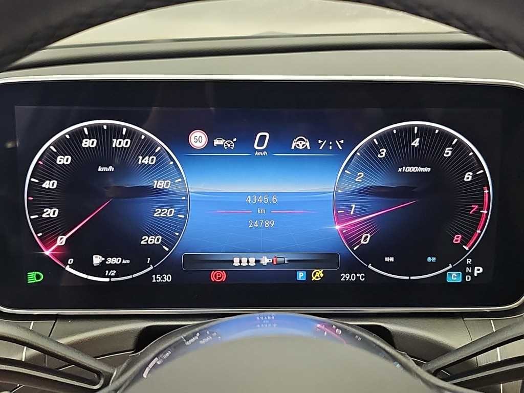 벤츠 C 클래스 C클래스 W206 C300 4MATIC 아방가르드 이미지 6