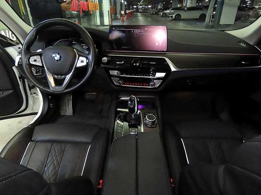 BMW 5시리즈 5시리즈 (G30) 530e 럭셔리 이미지 10