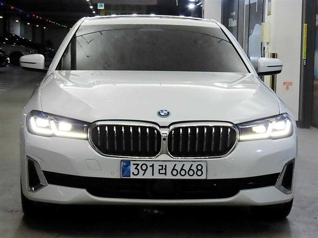 BMW 5시리즈 5시리즈 (G30) 530e 럭셔리 이미지 2