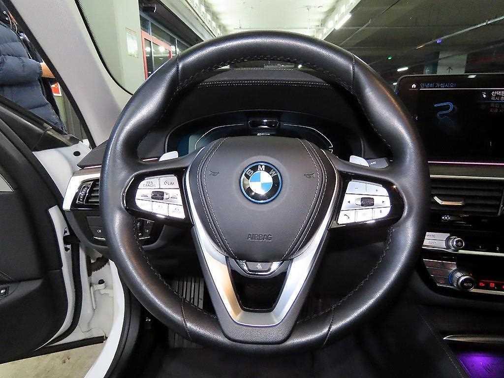 BMW 5시리즈 5시리즈 (G30) 530e 럭셔리 이미지 8