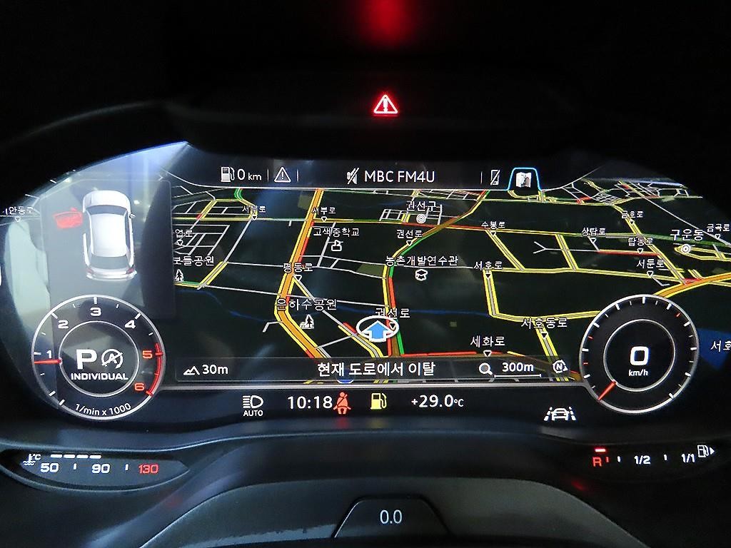 아우디 Q2 35 TDI 프리미엄 이미지 13