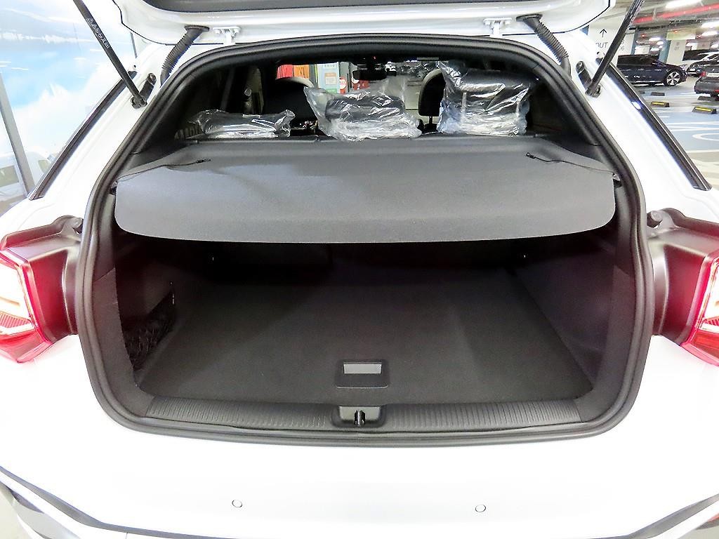 아우디 Q2 35 TDI 프리미엄 이미지 17