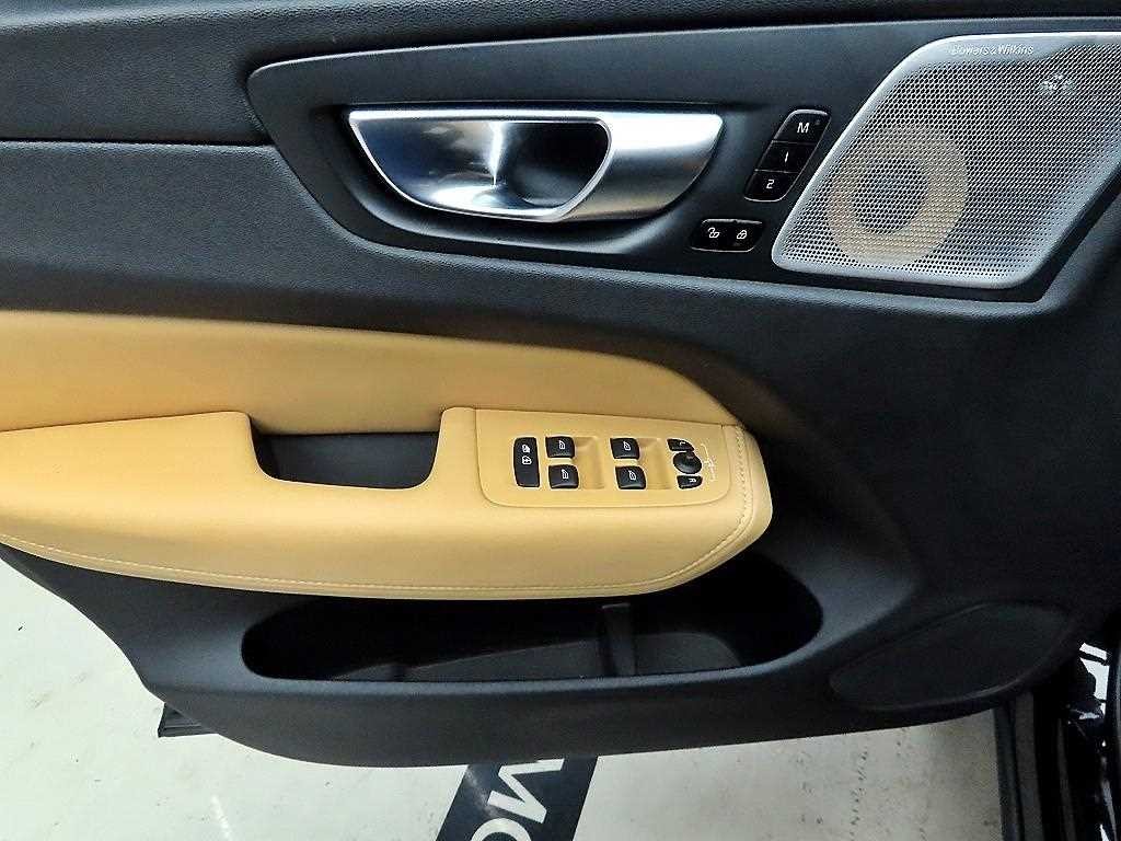 볼보 XC60 XC60(2세대) T8 AWD 인스크립션 이미지 11