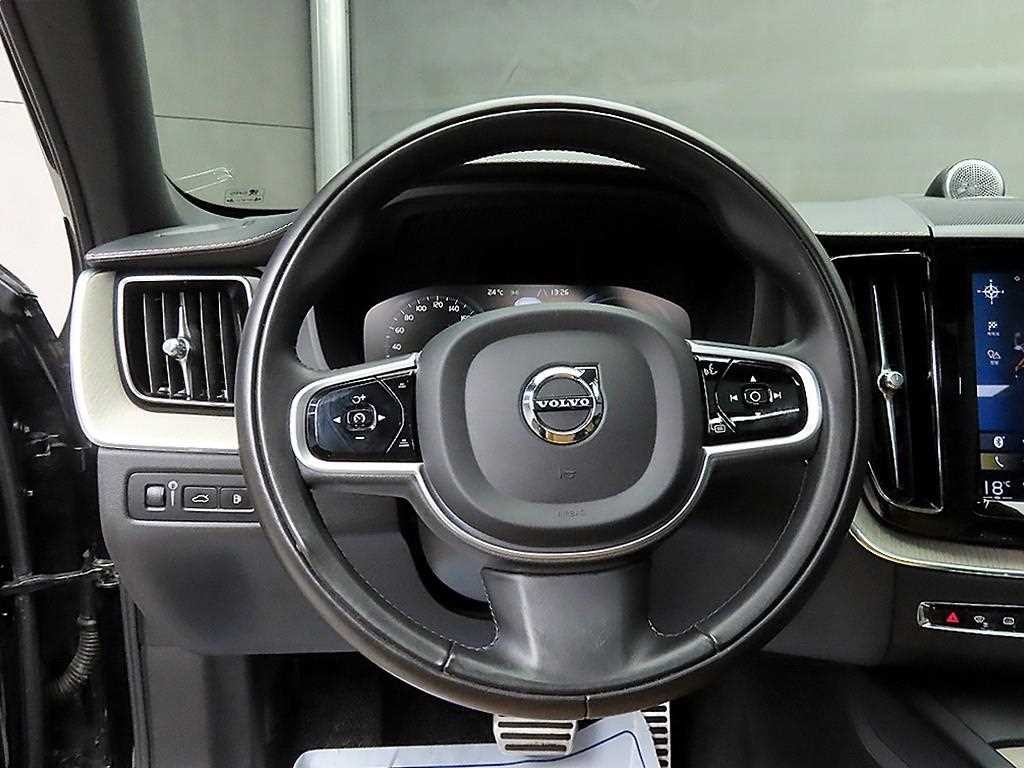 볼보 XC60 XC60(2세대) T8 AWD 인스크립션 이미지 9