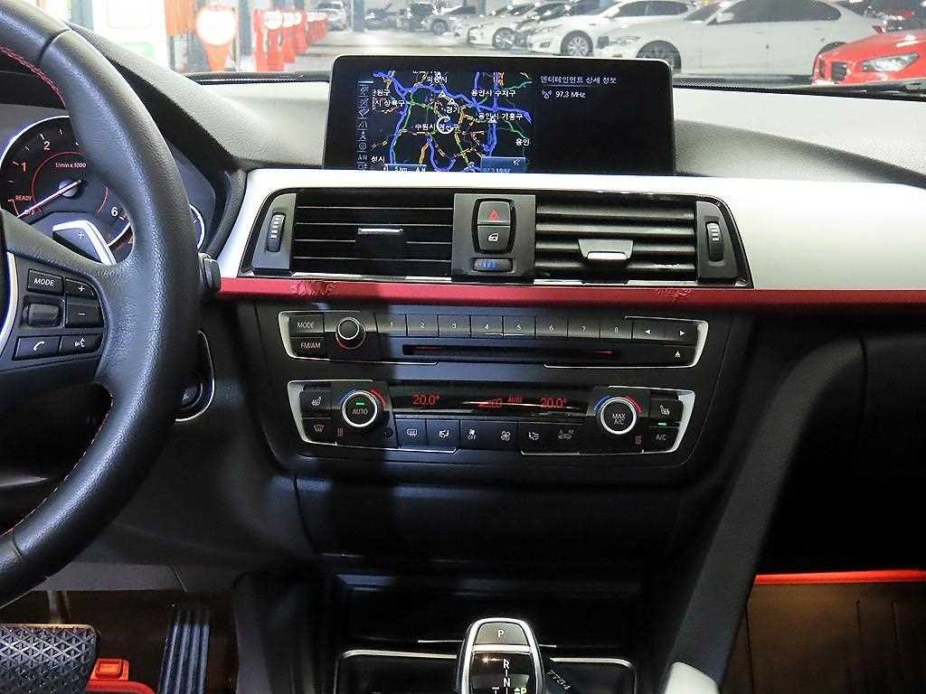 BMW 3시리즈 3시리즈 (F30) 320d 스포츠 이미지 11