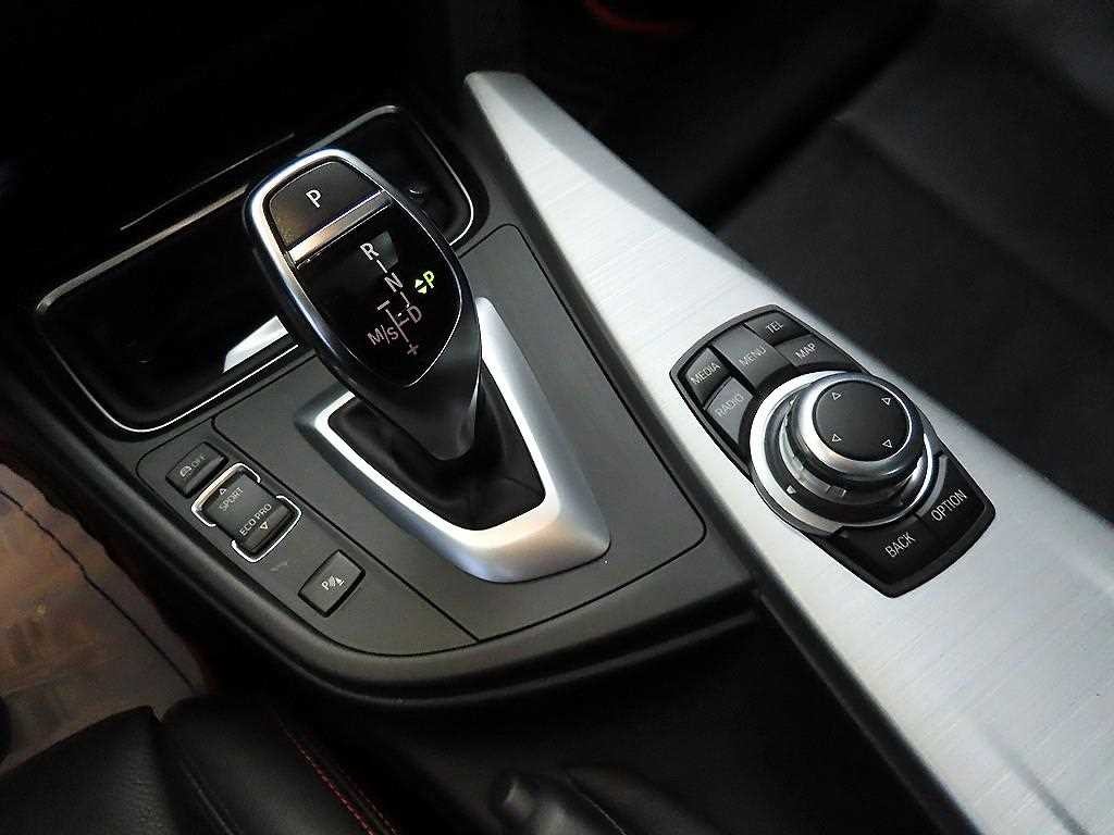 BMW 3시리즈 3시리즈 (F30) 320d 스포츠 이미지 12