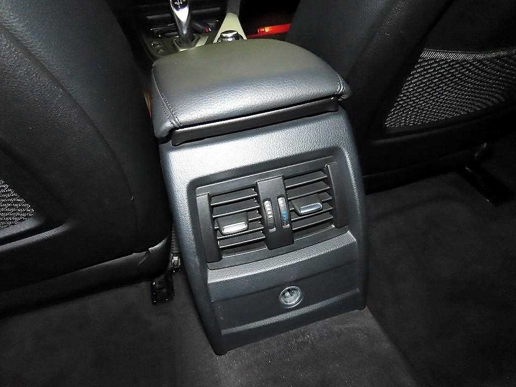 BMW 3시리즈 3시리즈 (F30) 320d 스포츠 이미지 16