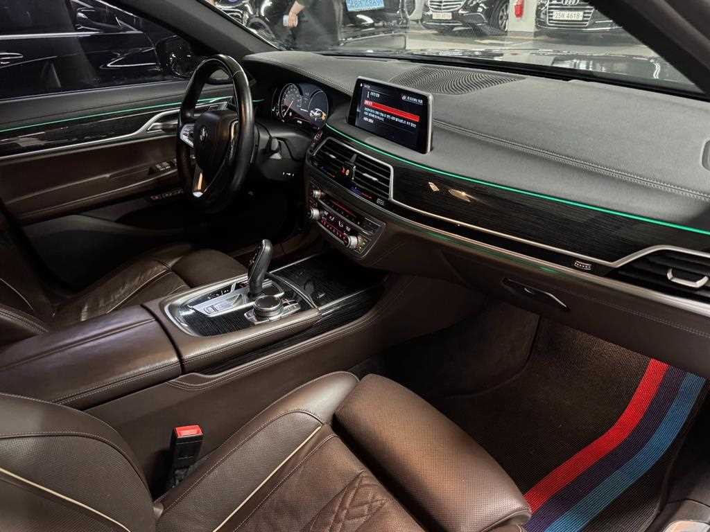 BMW 7시리즈 7시리즈 (G11) 740Li xDrive M SPORT 스포츠 이미지 16