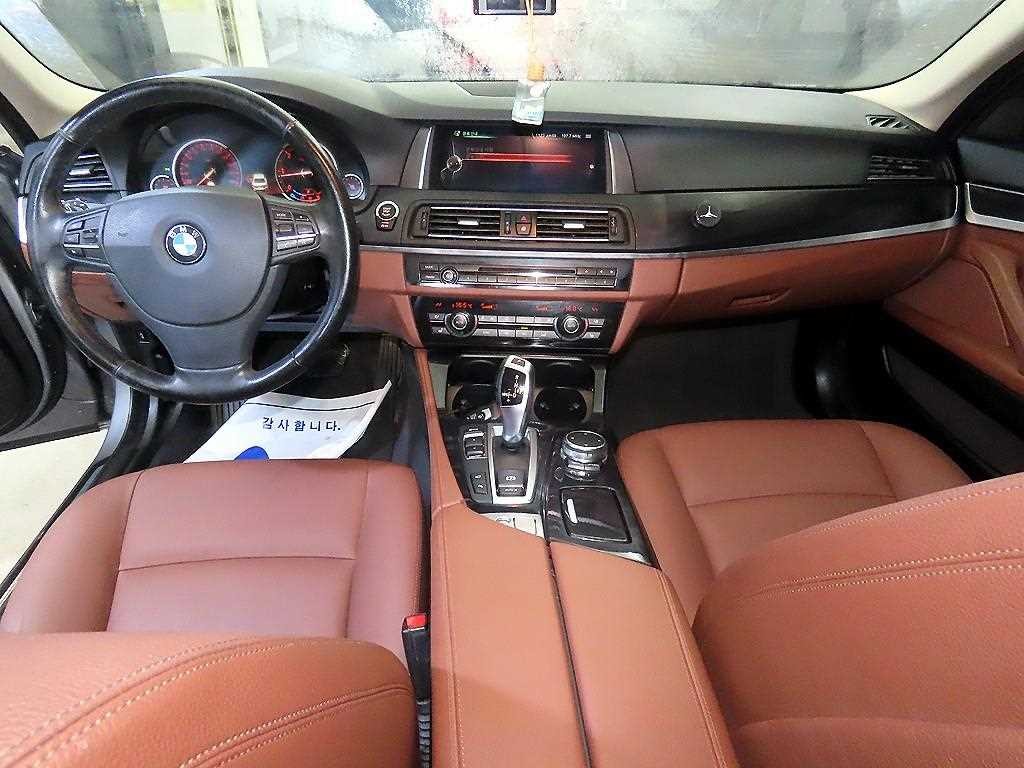 BMW 5시리즈 5시리즈 (F10) 520d M 에어로다이나믹 이미지 11