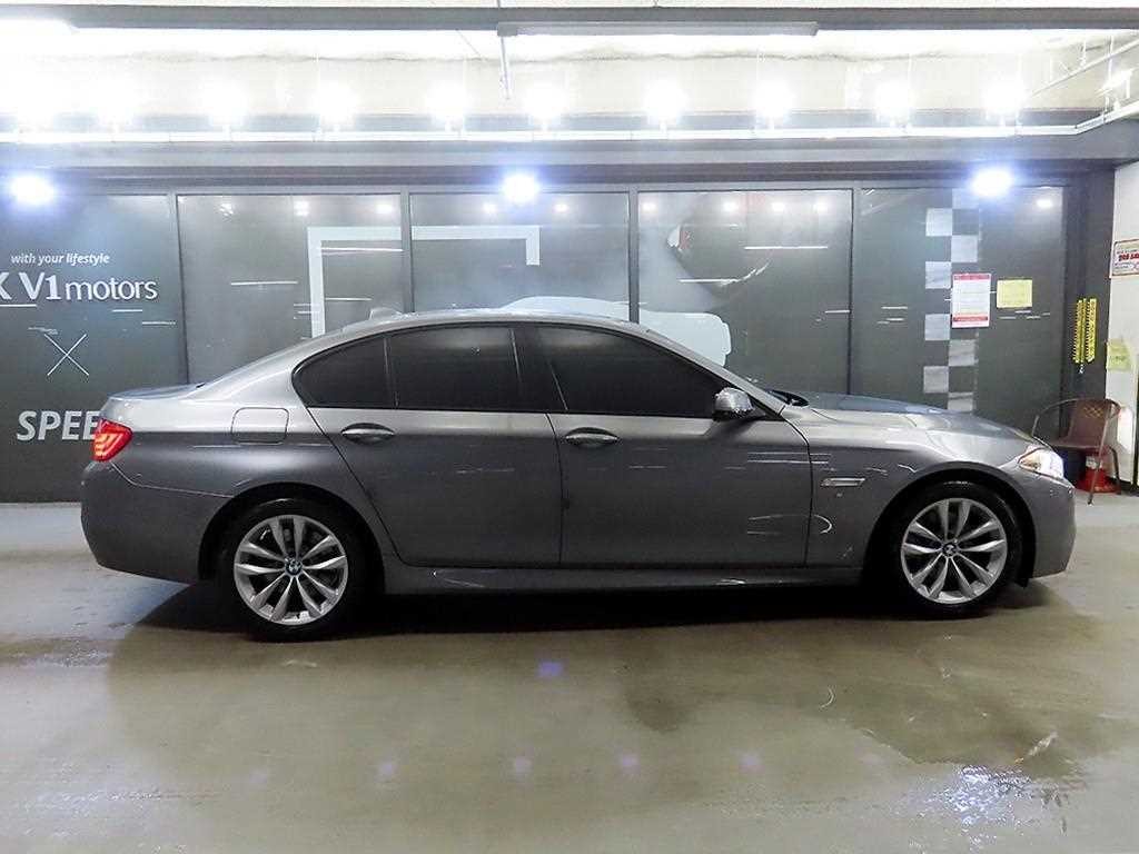 BMW 5시리즈 5시리즈 (F10) 520d M 에어로다이나믹 이미지 4