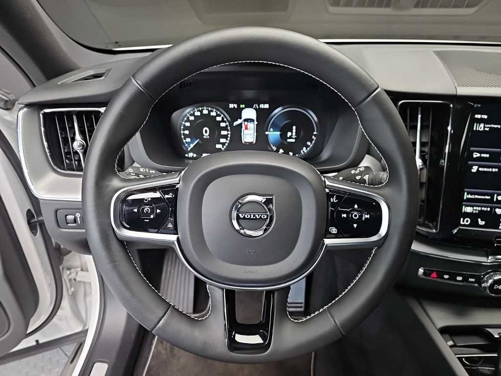 볼보 XC60 XC60(2세대) T8 AWD R-디자인 이미지 9