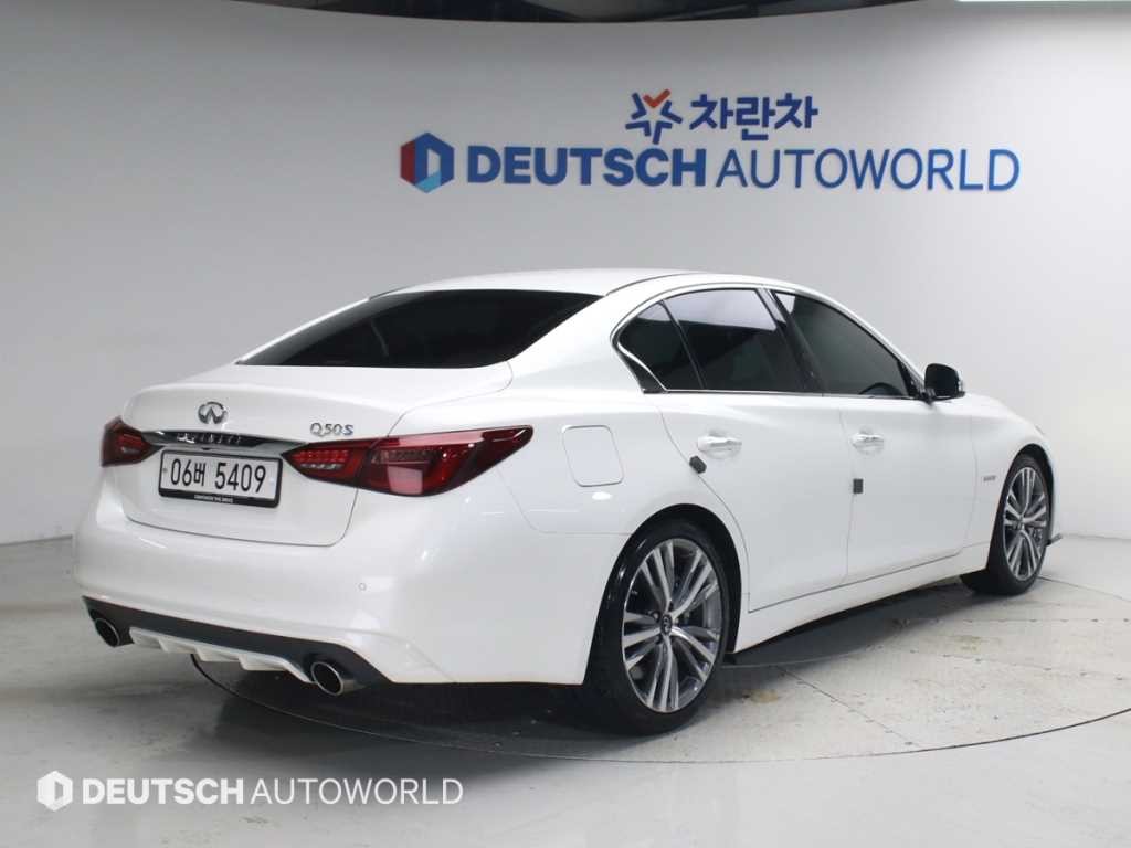 인피니티 Q Q50 3.5 하이브리드 블루 스포츠 이미지 2