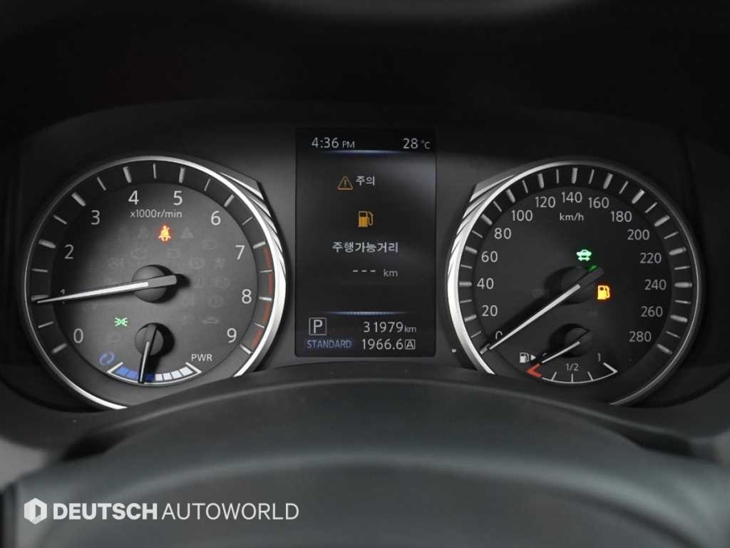 인피니티 Q Q50 3.5 하이브리드 블루 스포츠 이미지 8