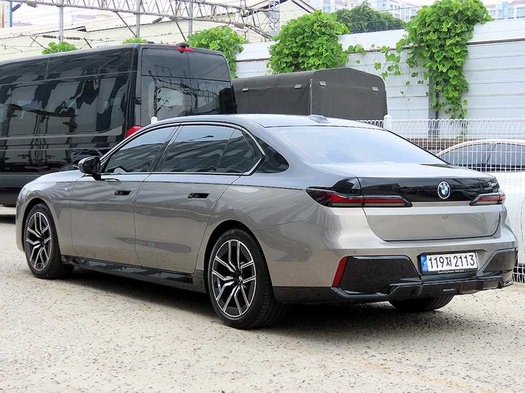 BMW 7시리즈 7시리즈 (G70) 740i sDrive M 스포츠 이미지 3