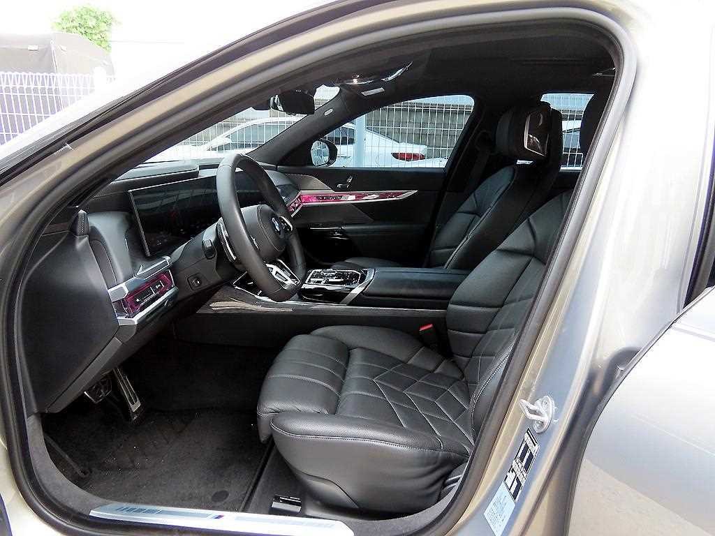 BMW 7시리즈 7시리즈 (G70) 740i sDrive M 스포츠 이미지 5