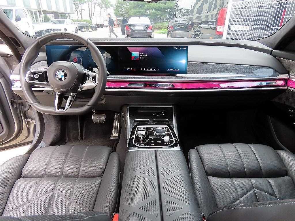 BMW 7시리즈 7시리즈 (G70) 740i sDrive M 스포츠 이미지 7