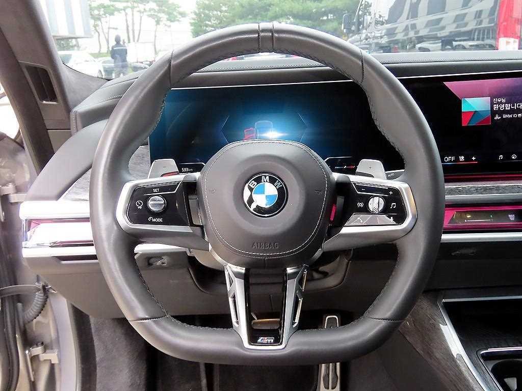 BMW 7시리즈 7시리즈 (G70) 740i sDrive M 스포츠 이미지 8