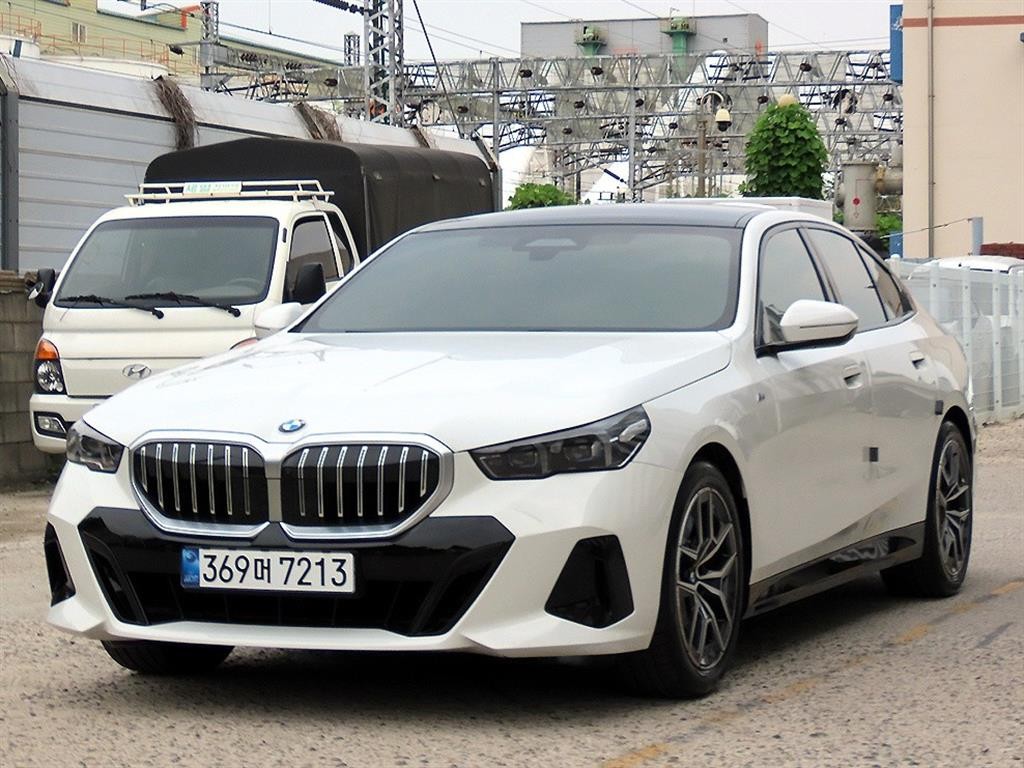BMW 5시리즈 5시리즈 (G60) 520i M 스포츠 이미지 2