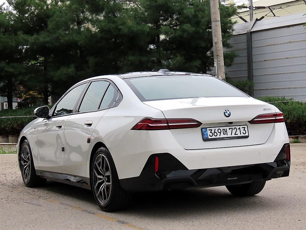 BMW 5시리즈 5시리즈 (G60) 520i M 스포츠 이미지 3
