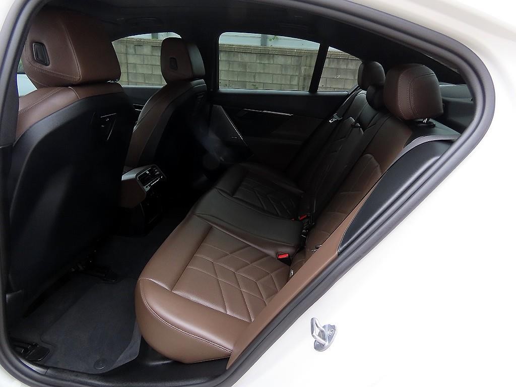 BMW 5시리즈 5시리즈 (G60) 520i M 스포츠 이미지 6