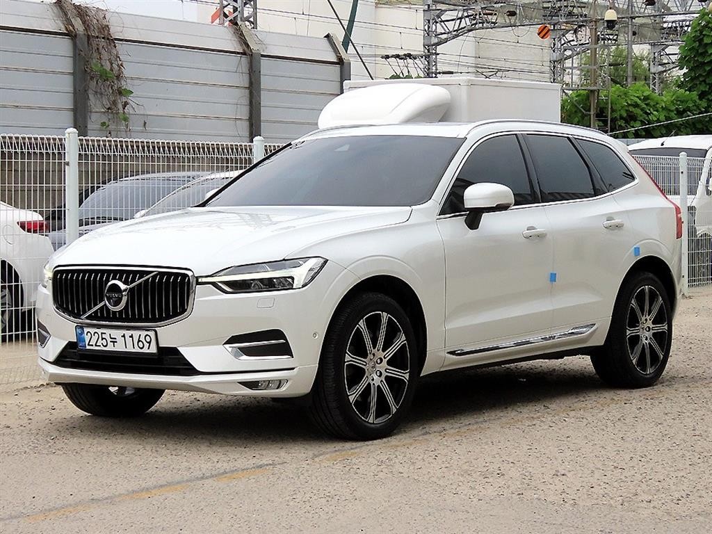 볼보 XC60 XC60(2세대) D5 AWD 인스크립션 이미지 2