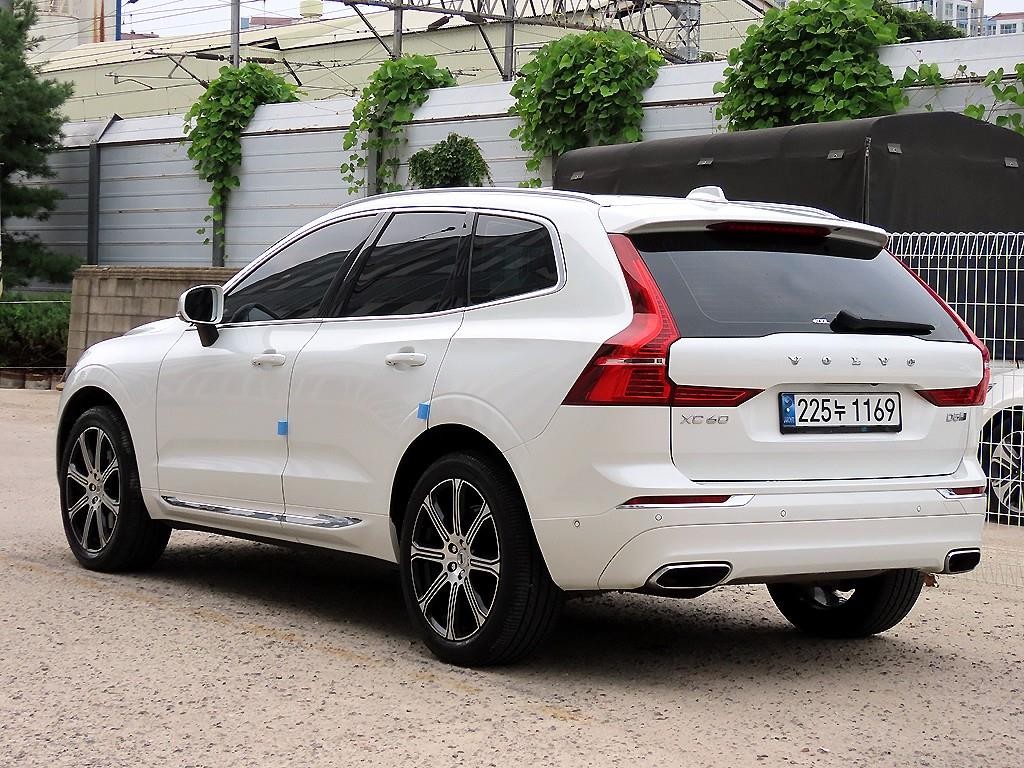 볼보 XC60 XC60(2세대) D5 AWD 인스크립션 이미지 3