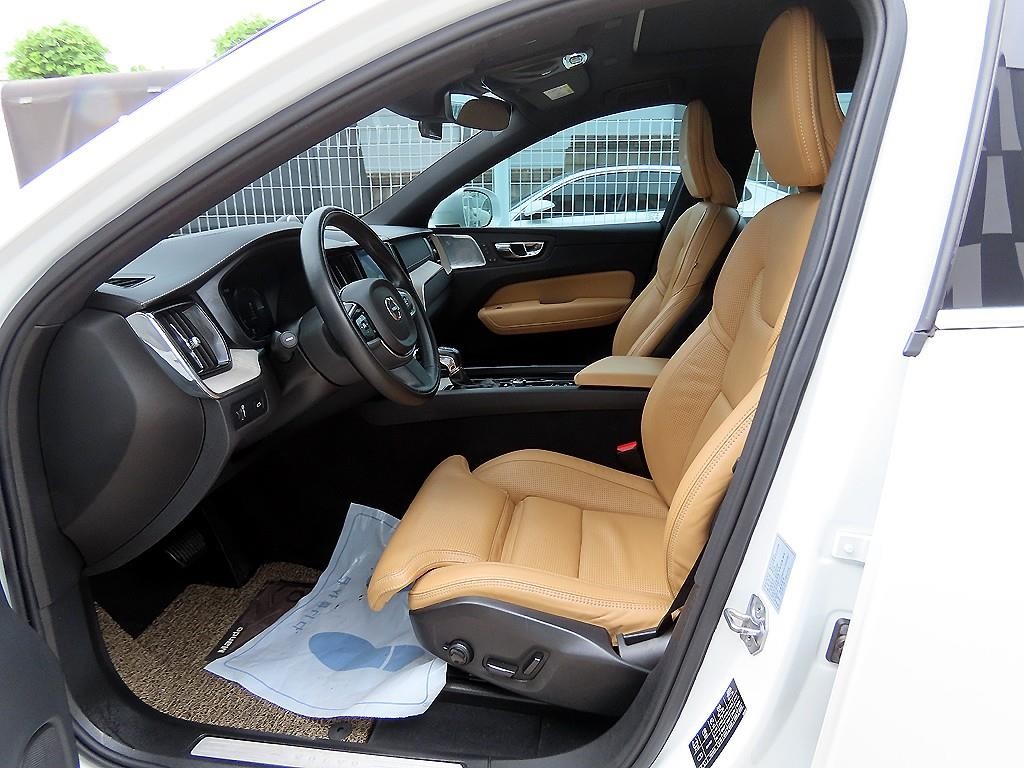 볼보 XC60 XC60(2세대) D5 AWD 인스크립션 이미지 5