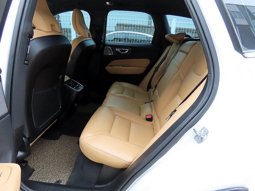 볼보 XC60 XC60(2세대) D5 AWD 인스크립션 이미지 6