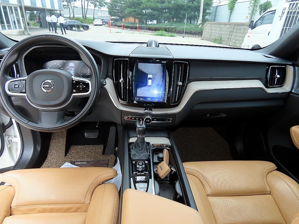 볼보 XC60 XC60(2세대) D5 AWD 인스크립션 이미지 7
