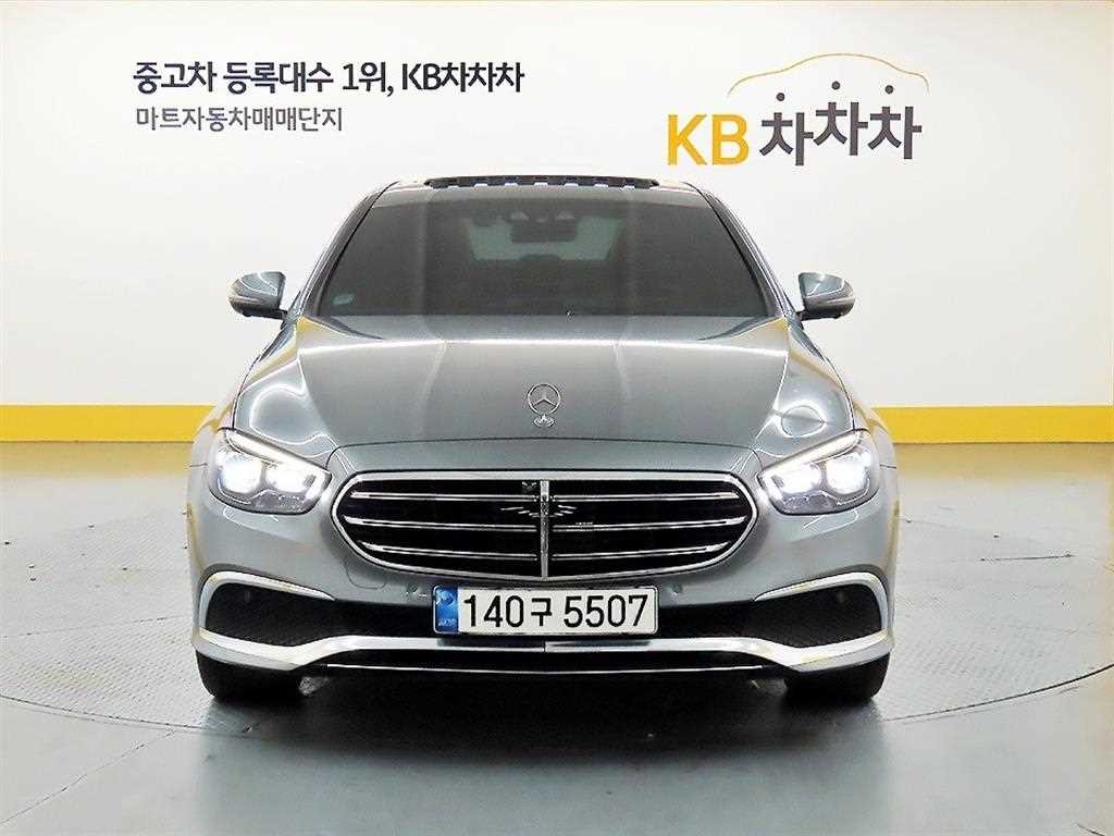 벤츠 E 클래스 E-클래스 W213 E300e 4MATIC 익스클루시브 이미지 1