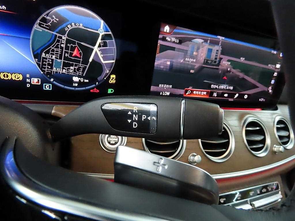벤츠 E 클래스 E-클래스 W213 E300e 4MATIC 익스클루시브 이미지 10