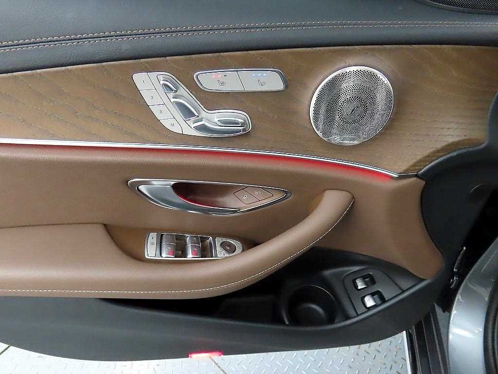 벤츠 E 클래스 E-클래스 W213 E300e 4MATIC 익스클루시브 이미지 11