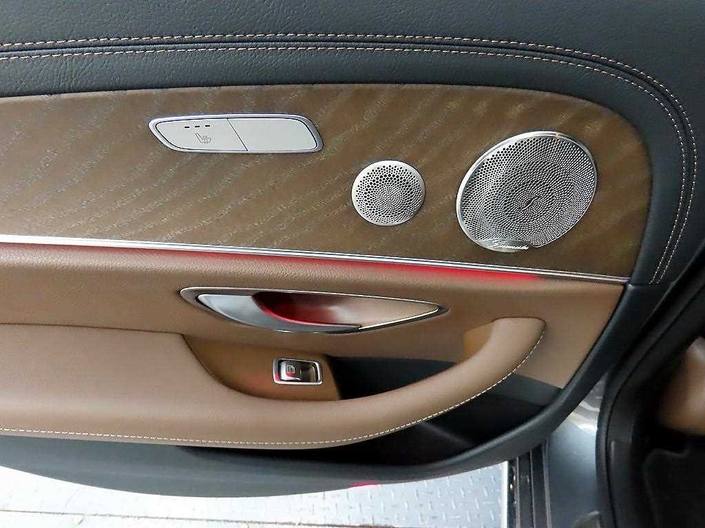 벤츠 E 클래스 E-클래스 W213 E300e 4MATIC 익스클루시브 이미지 12
