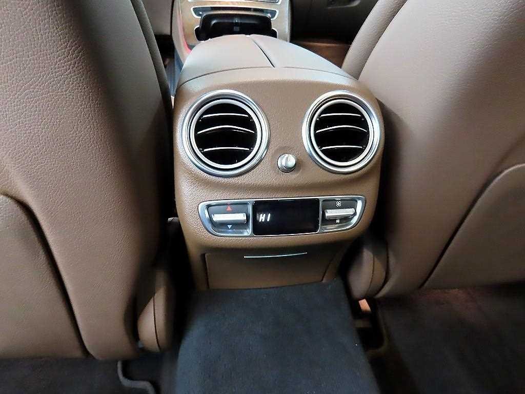 벤츠 E 클래스 E-클래스 W213 E300e 4MATIC 익스클루시브 이미지 14