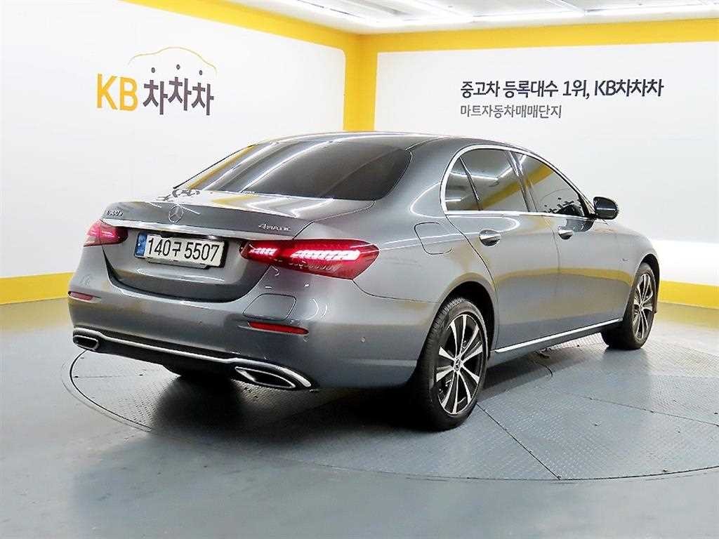 벤츠 E 클래스 E-클래스 W213 E300e 4MATIC 익스클루시브 이미지 4