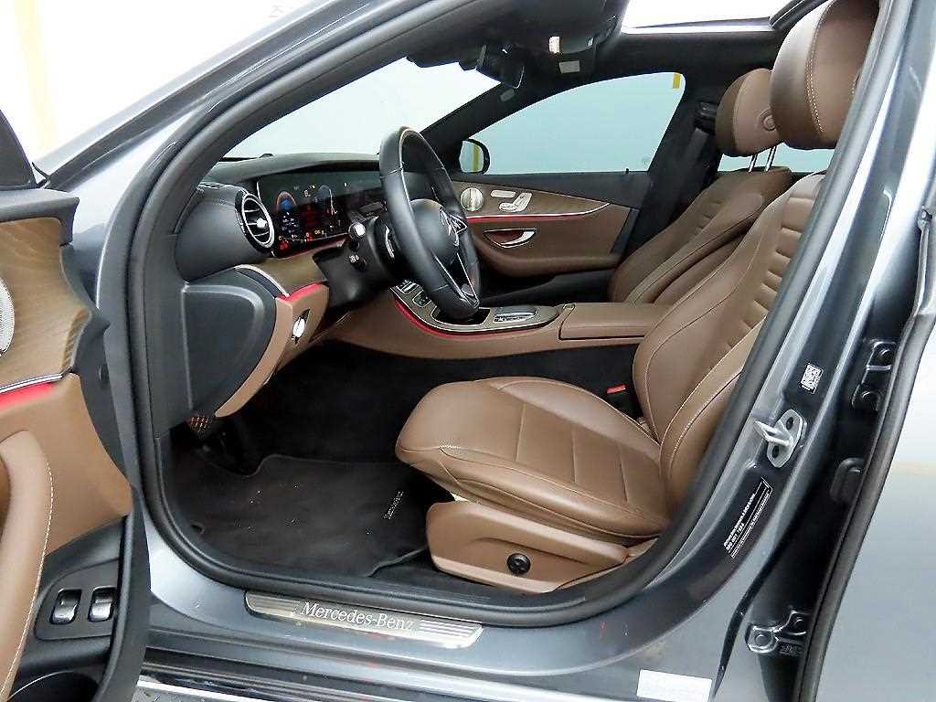벤츠 E 클래스 E-클래스 W213 E300e 4MATIC 익스클루시브 이미지 5