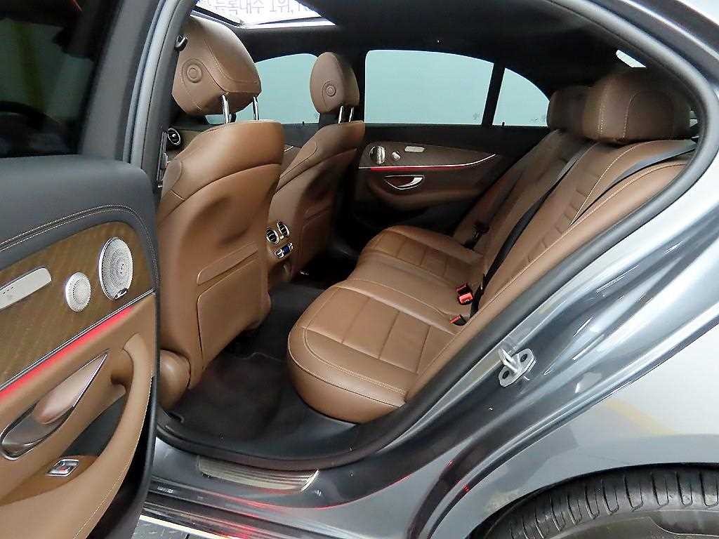 벤츠 E 클래스 E-클래스 W213 E300e 4MATIC 익스클루시브 이미지 6