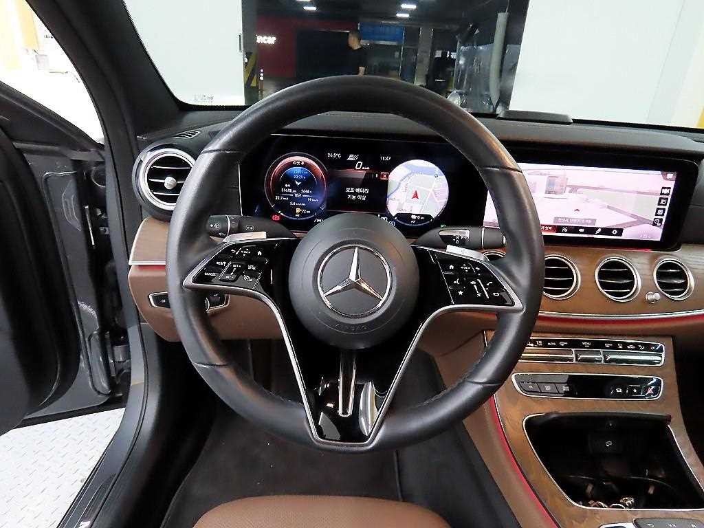 벤츠 E 클래스 E-클래스 W213 E300e 4MATIC 익스클루시브 이미지 9