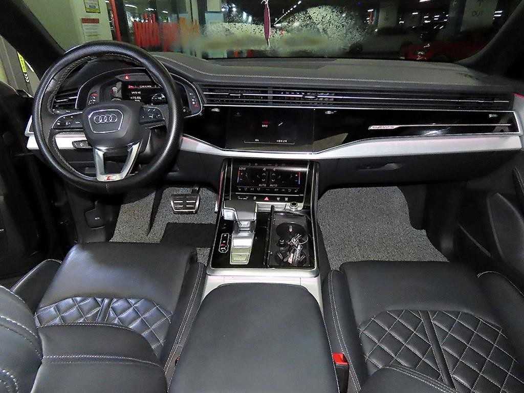 아우디 Q8 55 TFSI 콰트로 프리미엄 이미지 10