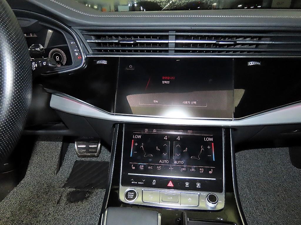 아우디 Q8 55 TFSI 콰트로 프리미엄 이미지 11