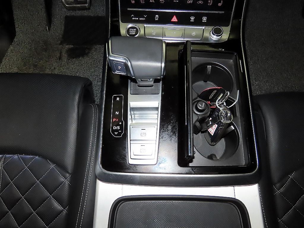 아우디 Q8 55 TFSI 콰트로 프리미엄 이미지 12