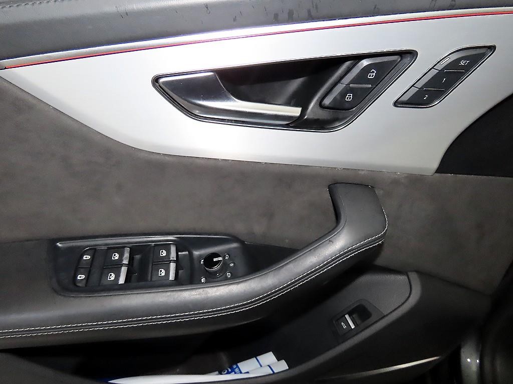 아우디 Q8 55 TFSI 콰트로 프리미엄 이미지 13