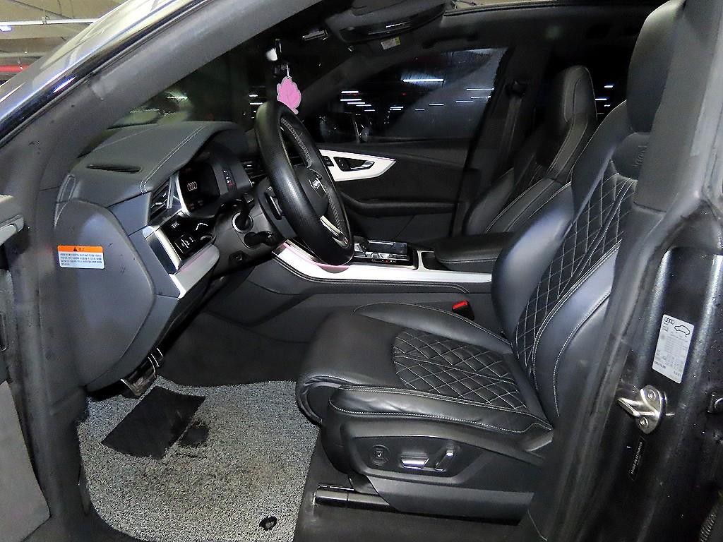 아우디 Q8 55 TFSI 콰트로 프리미엄 이미지 6